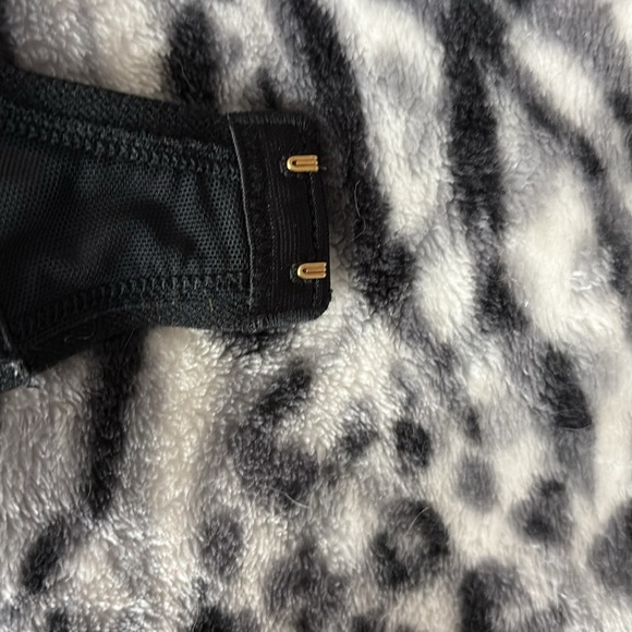 NWOT Victoria’s Secret black padded underwire bra - Picture 7 of 7